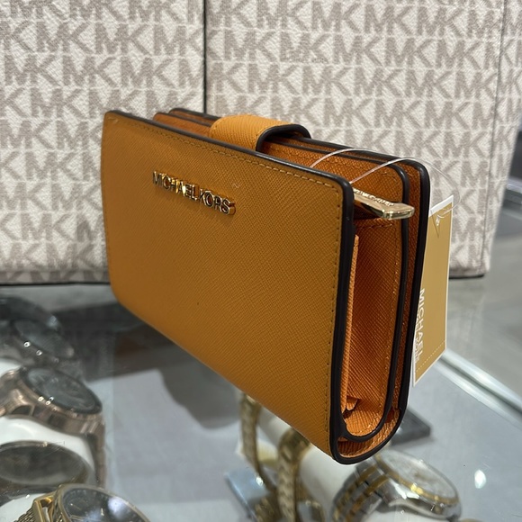 MICHAEL KORS
Medium Crossgrain Leather Wallet
Cider
NWT - Picture 4 of 16